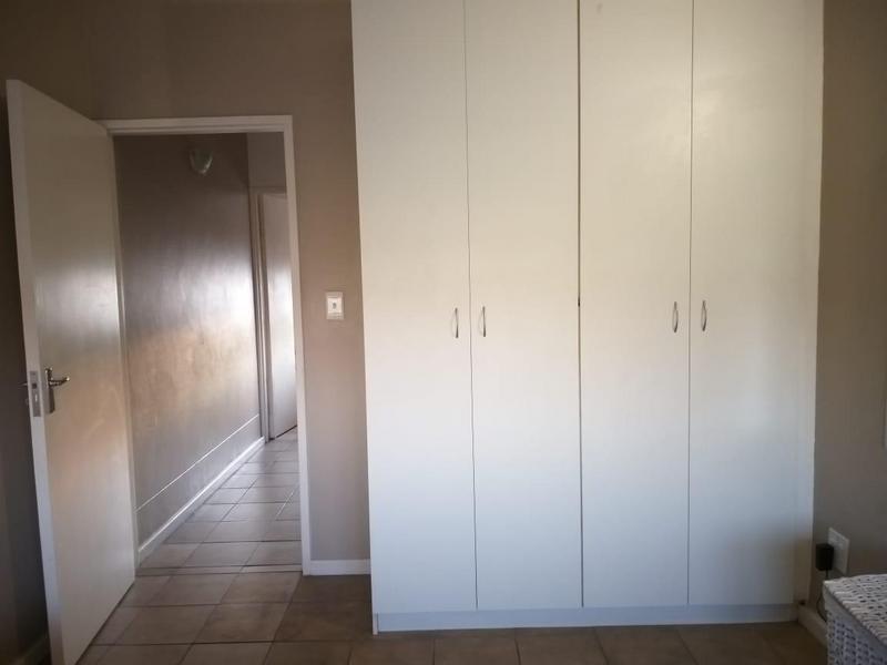 To Let 2 Bedroom Property for Rent in Uitzicht Western Cape